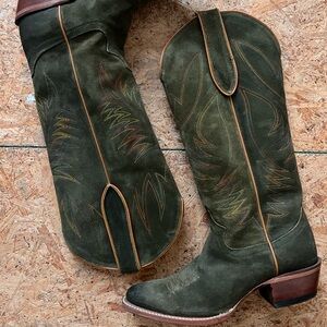 EUC GREEN SUEDE LADIES JUSTIN BOOTS SIZE 8 1/2 - AMAZING EMBROIDERY